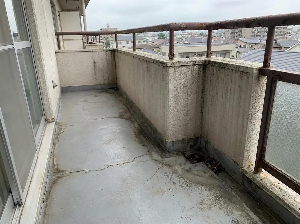 施工前のバルコニー