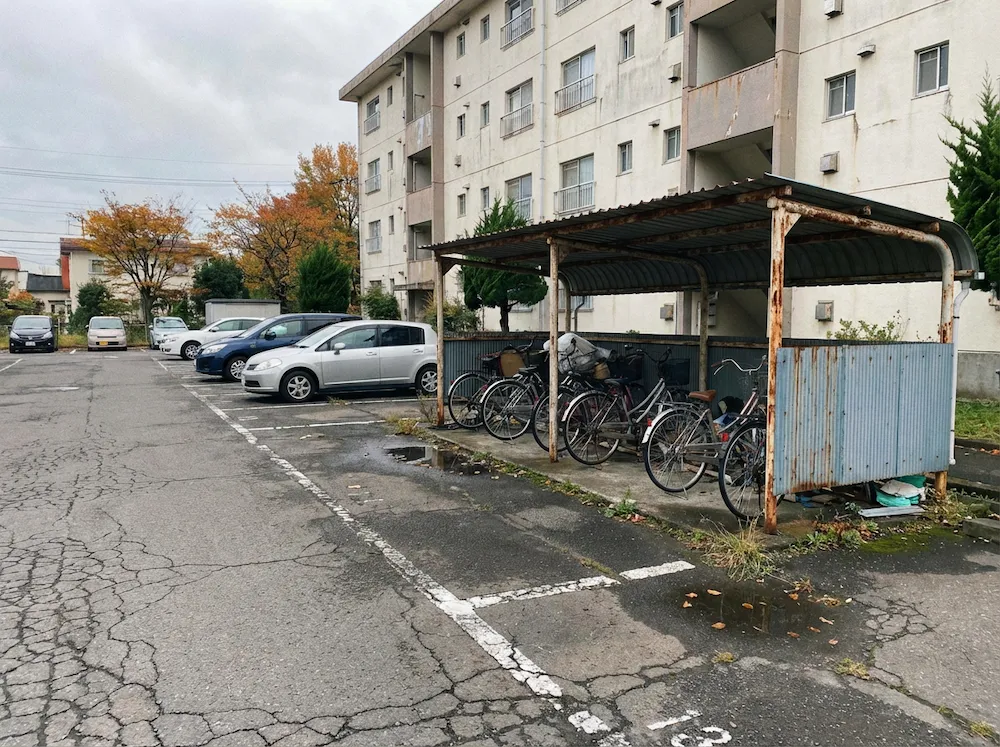 駐車場・駐輪場・アスファルトの施工前